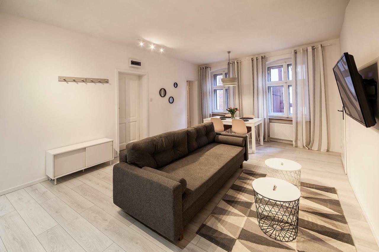 Apartamenty Torunskie Pod Krzywa Wieza Luaran gambar