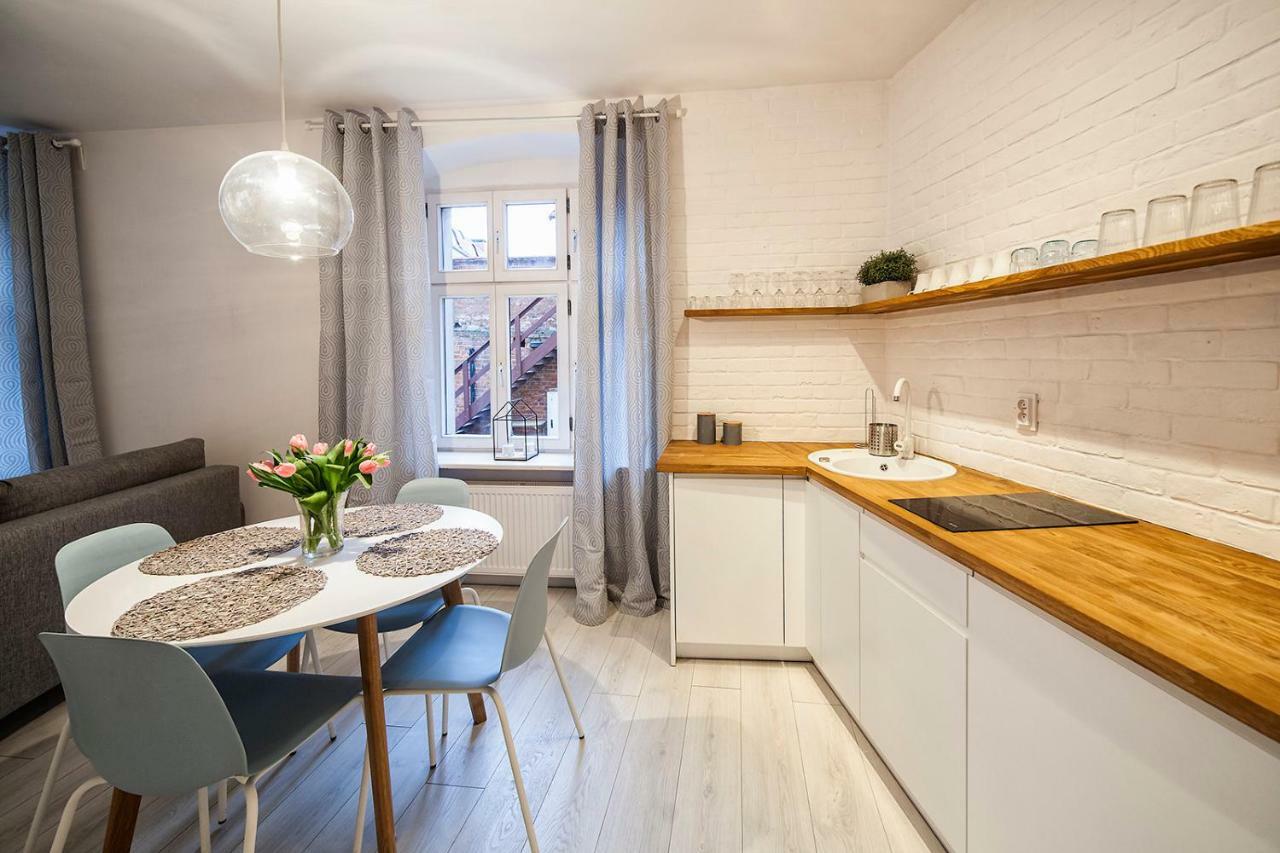 Apartamenty Torunskie Pod Krzywa Wieza Luaran gambar