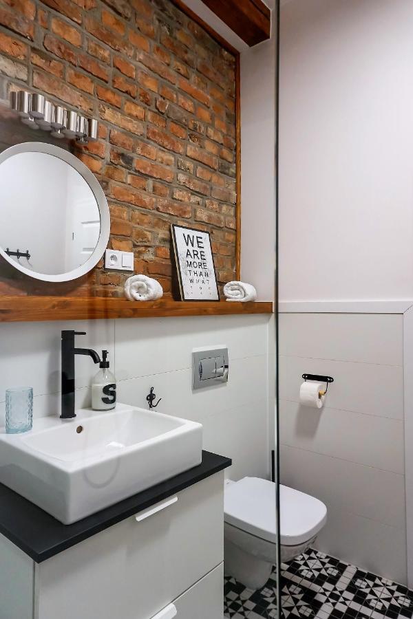 Apartamenty Torunskie Pod Krzywa Wieza Luaran gambar